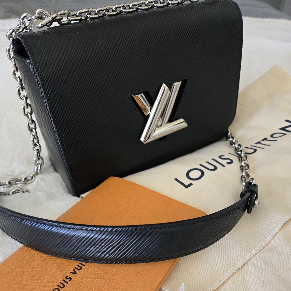 Near perfect condition - Louis Vuitton Twist MM